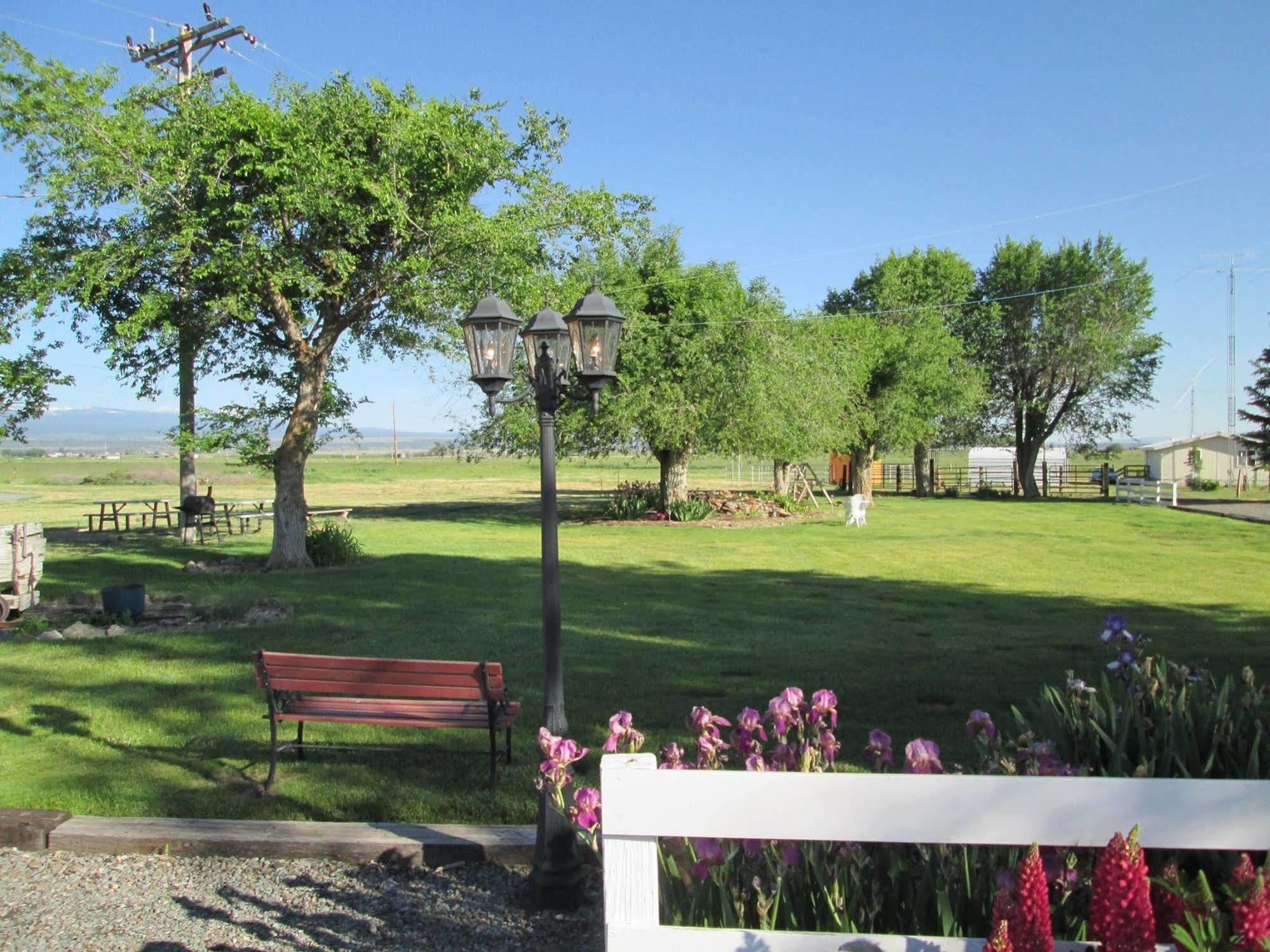 Rim Rock Motel Альтурас Экстерьер фото